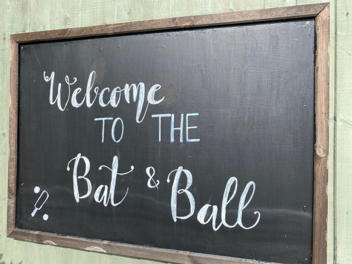 The Bat & Ball Cuddesdon エクステリア 写真